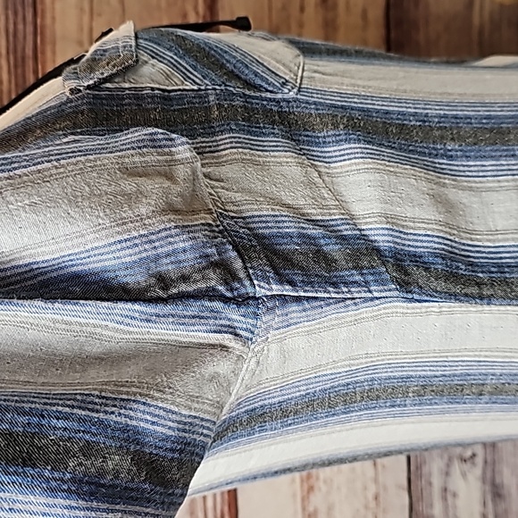 BOSTON TRADERS BLUE LONG ROLL-TAB SLEEVE LINED HOODED BUTTON-UP SHIRT - Picture 4 of 16